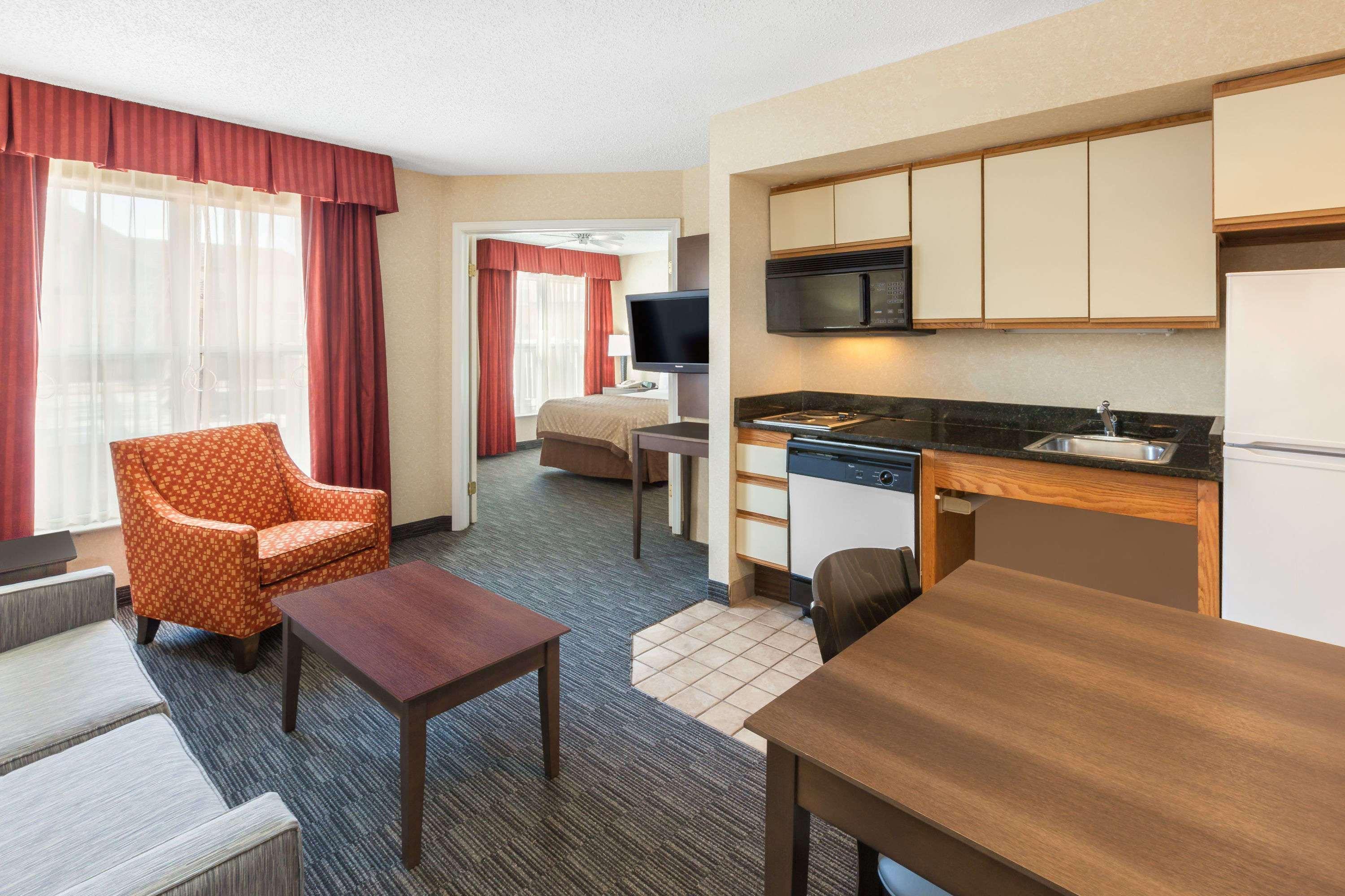 Affordable Suites Of America Detroit-Warren Exteriör bild