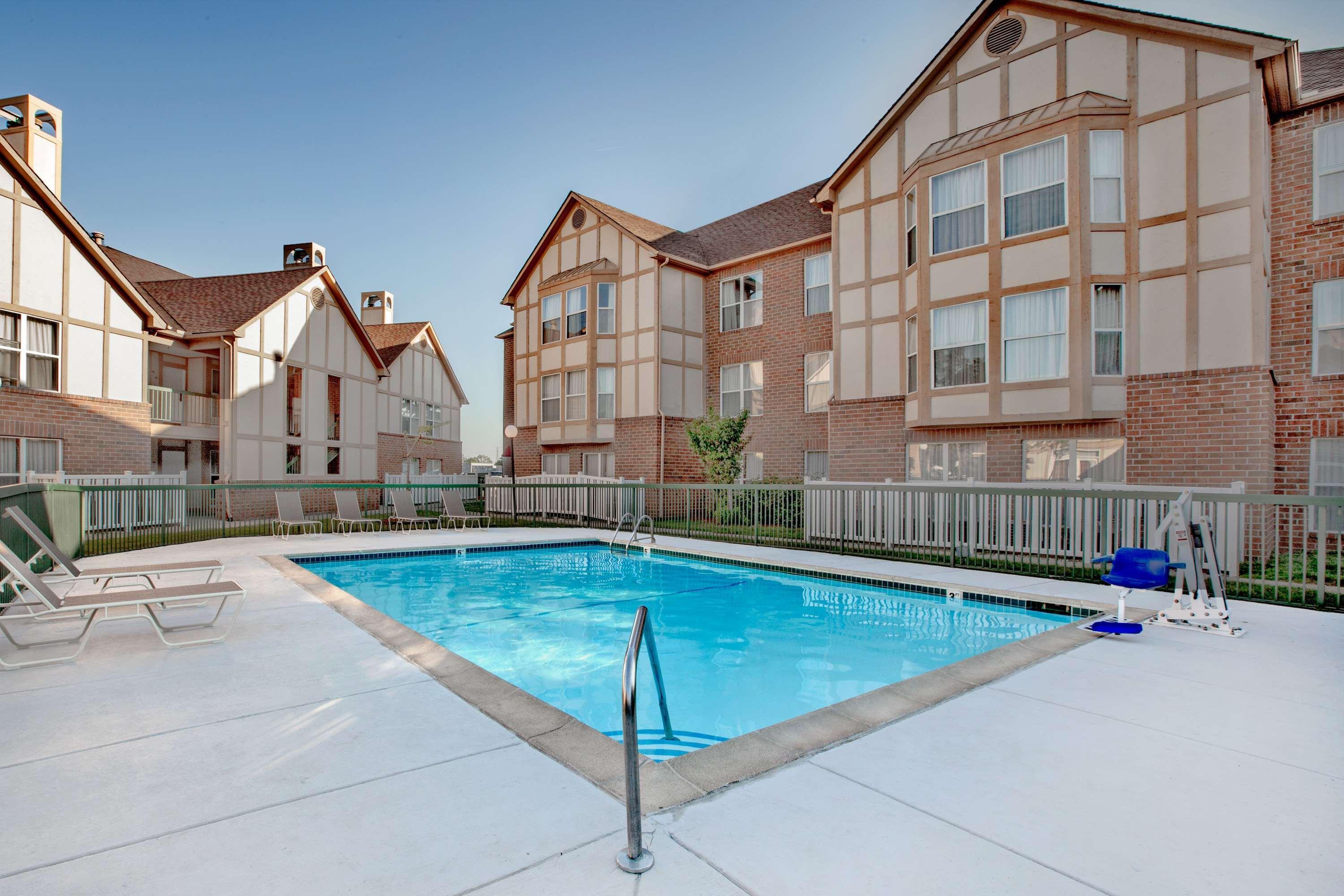 Affordable Suites Of America Detroit-Warren Exteriör bild